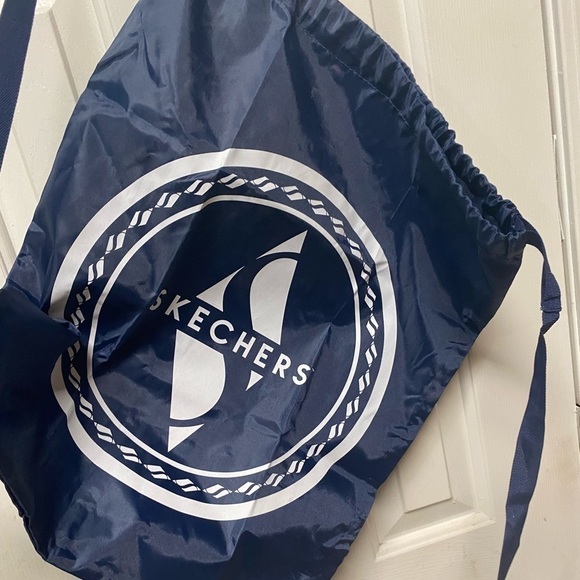 NEW Skechers Sling Bag Backpack
Blue White Writing
Will ship same business day - Picture 4 of 4